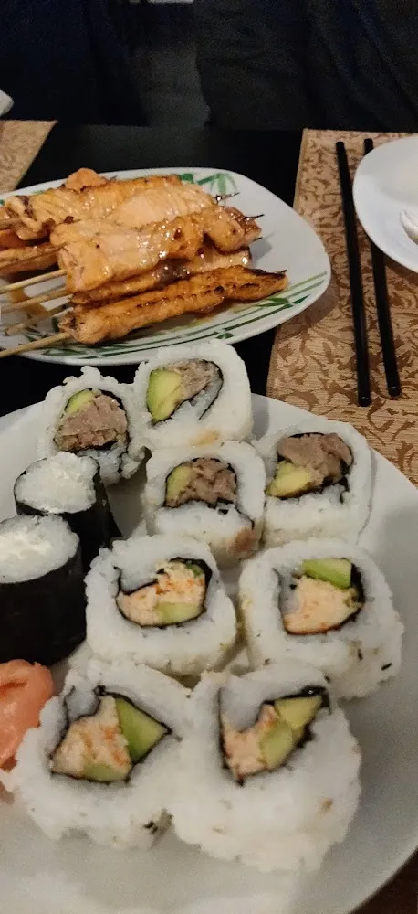 Maki Salades de Choux Et Brochettes