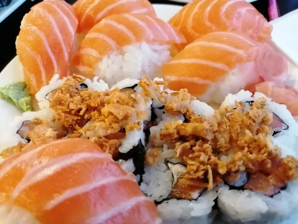 Sushi Et Maki Saumon Oignon Chease